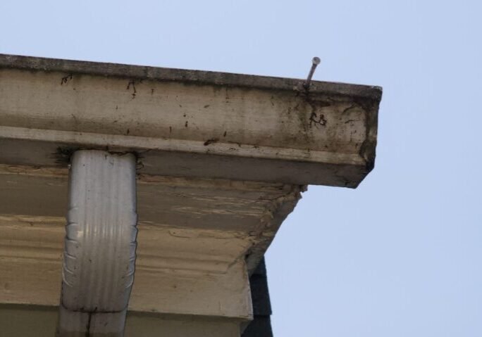 gutter-repair-loose-nail